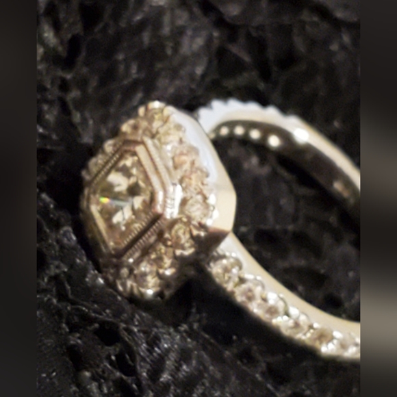 New, unworn - 14kt. White Gold Diamond Ring. - Picture 5 of 15